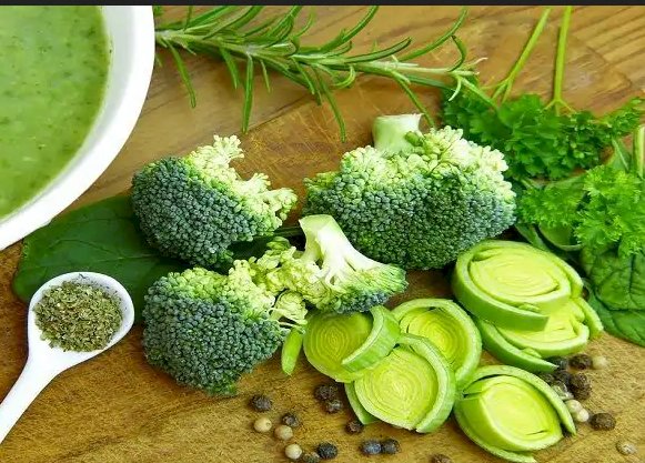 Broccoli: Health Benefits With Garlic and Red Onion vegetables