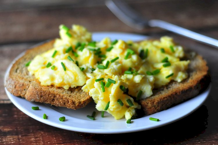  Protein-packed breakfasts Scrambled eggs (with optional wholemeal toast)